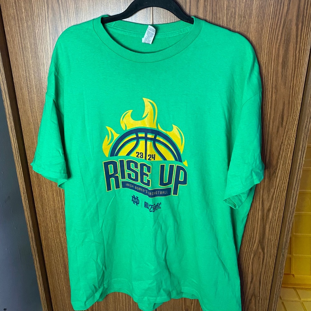 Gildan Notre Dame Irish Womens Basketball T-Shirt XL Green Rise Up 23-24 Graphic